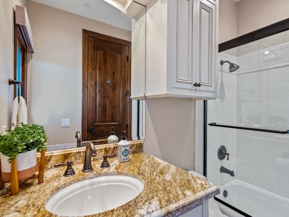 13723 Nightsky Baths2