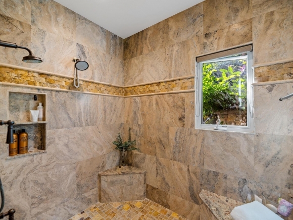 13723 Nightsky MBath 3