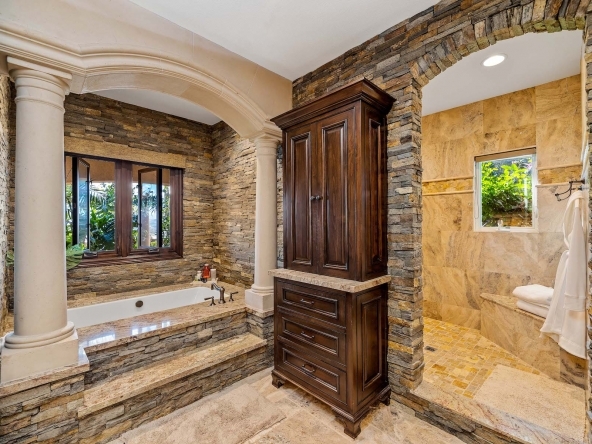 13723 Nightsky MBath 4